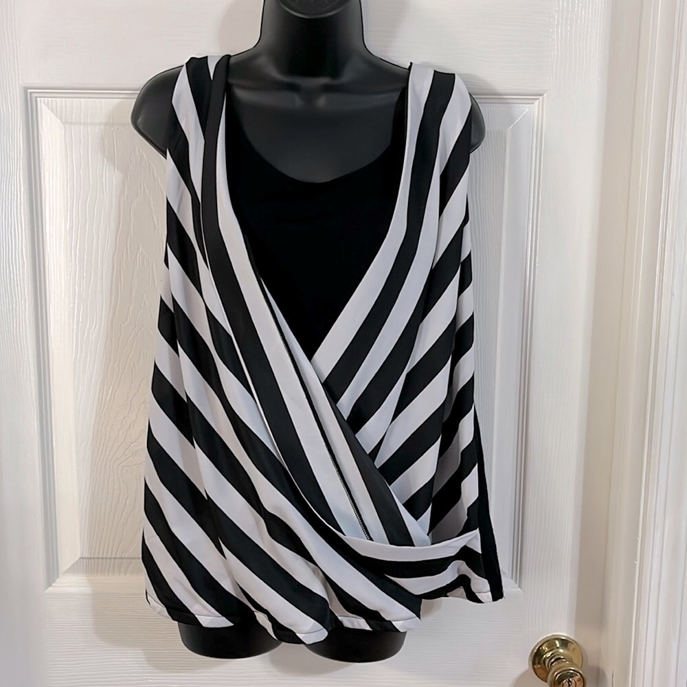 INC International Concepts sleeveless black & white draped top, size OX.